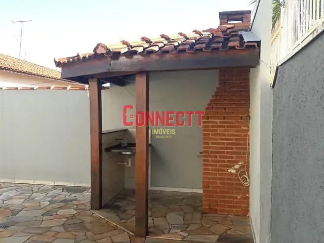 Casa com 300m² 3 quartos e 4 banheiros, à venda, no bairro Parque Industrial Lagoinha em Ribeirão Preto