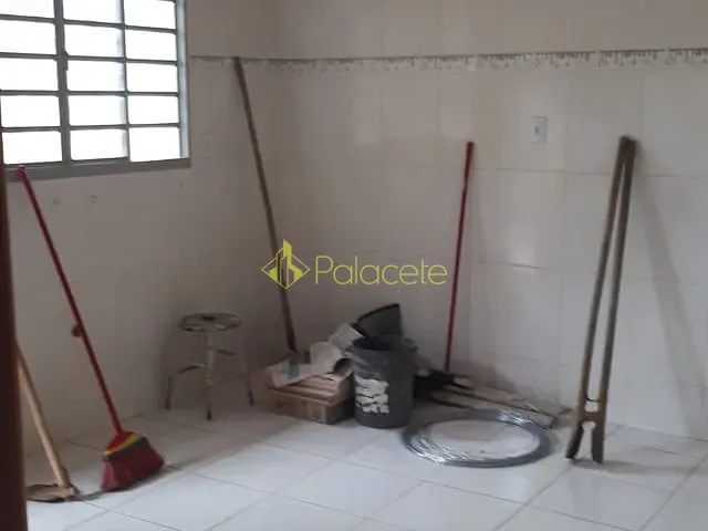 Casa com 210m² 2 quartos e 1 banheiro, à venda, no bairro Vila São João em Pindamonhangaba