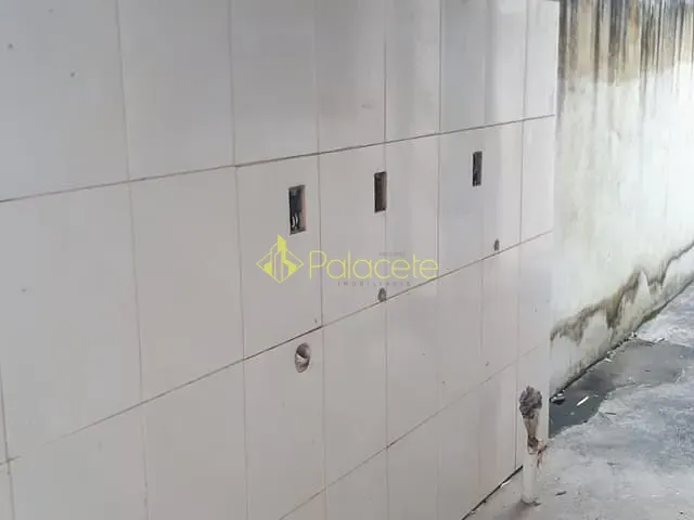 Casa com 210m² 2 quartos e 1 banheiro, à venda, no bairro Vila São João em Pindamonhangaba
