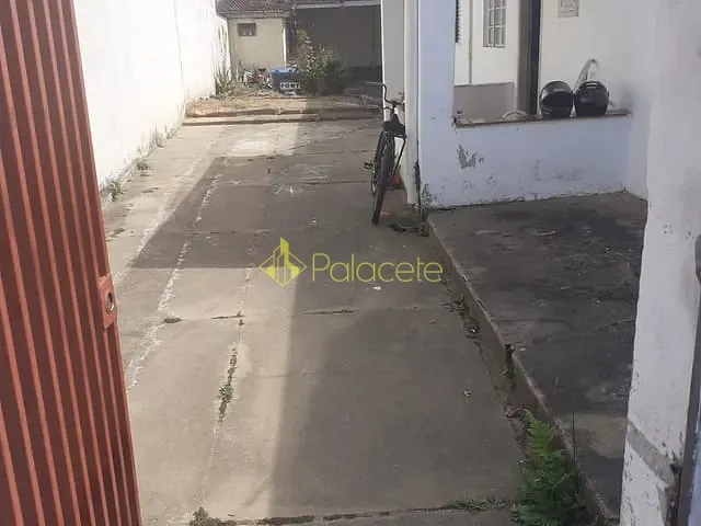 Casa com 300m² 3 quartos e 1 banheiro, à venda, no bairro Centro em Pindamonhangaba