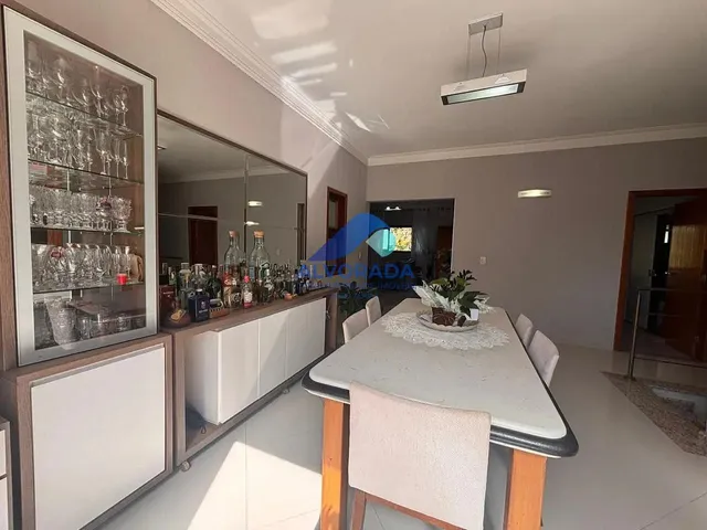 Casa com 10m² 3 quartos e 2 banheiros, para alugar, no bairro Condomínio Residencial Mirante do Vale em Jacareí