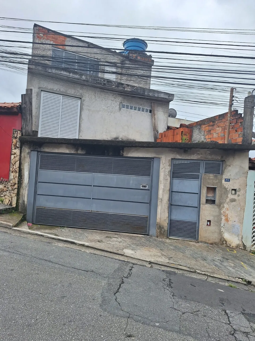 Casa para venda em Jardim Santa Mena com 4 quartos, sendo 1 suíte, 295m²