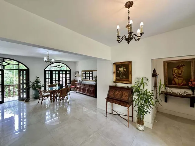 Casa com 2907m² 5 quartos e 8 banheiros, à venda, no bairro Chácaras do Refúgio-Granja Viana em Cotia