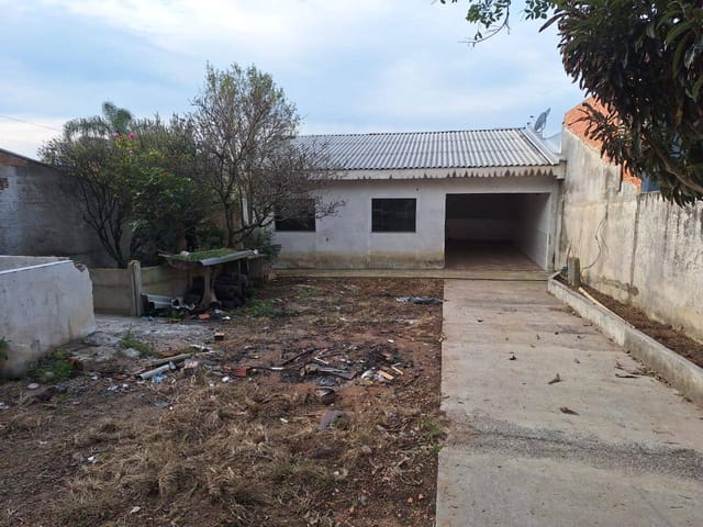 Venda e - Casa com 4 quartos e edícula na Palmeirinha.