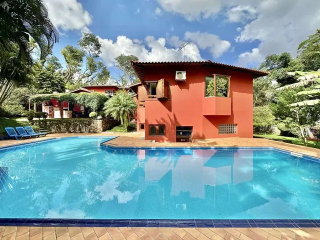 Casa com 1325m² 3 quartos e 5 banheiros, à venda, no bairro Vila Vianna em Cotia