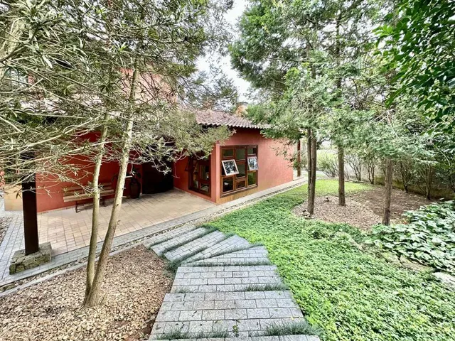 Casa com 1325m² 3 quartos e 5 banheiros, à venda, no bairro Vila Vianna em Cotia