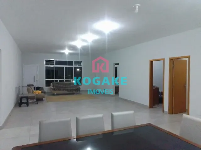 Casa 4 quartos e 5 banheiros, à venda ou para alugar, no bairro Jardim Rio Comprido em Jacareí