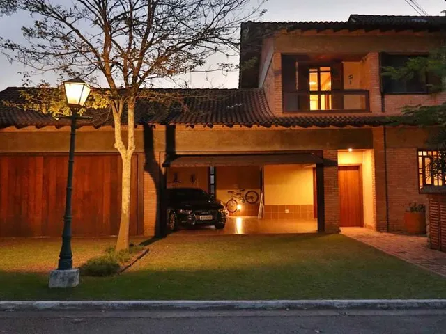 Casa com 1351m² 7 quartos e 9 banheiros, à venda, no bairro Residencial Morada dos Pássaros-Aldeia da Serra em Barueri