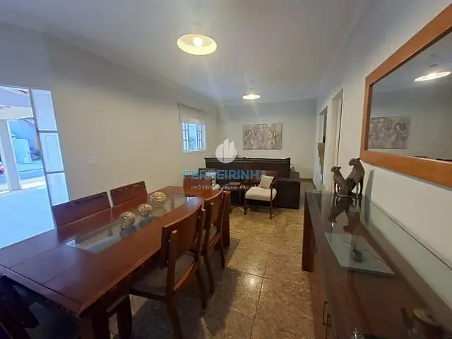 Casa com 2m² 4 quartos e 3 banheiros, à venda ou para alugar, no bairro Urbanova I em São José dos Campos