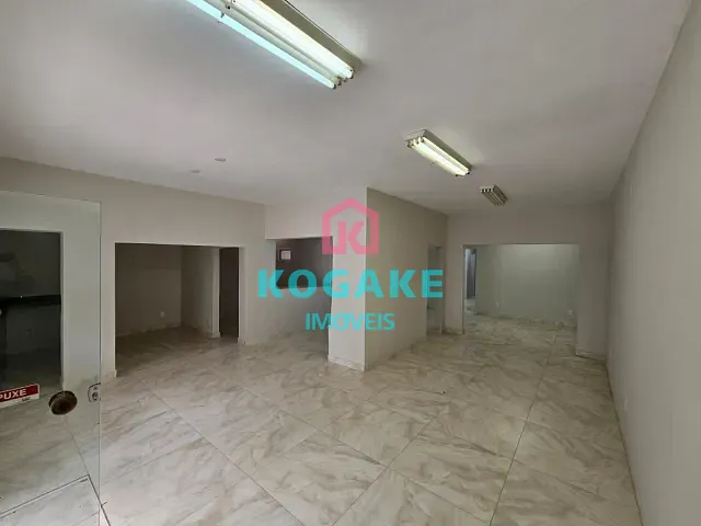 Casa para alugar, no bairro Vila Adyana em São José dos Campos
