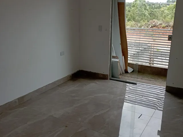 Casa 4 quartos e 2 banheiros, à venda, no bairro dos Pereiras (Caucaia do Alto) em Cotia