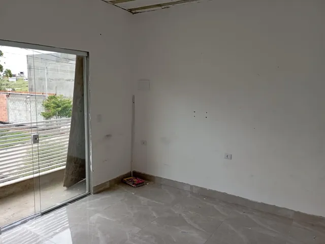 Casa 4 quartos e 2 banheiros, à venda, no bairro dos Pereiras (Caucaia do Alto) em Cotia