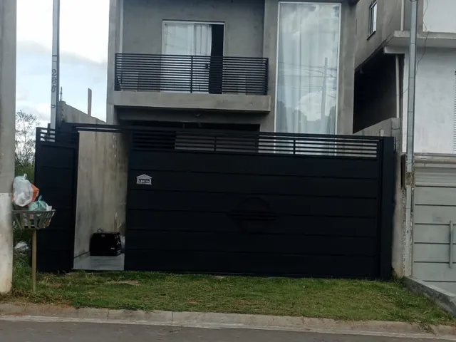 Casa 4 quartos e 2 banheiros, à venda, no bairro dos Pereiras (Caucaia do Alto) em Cotia