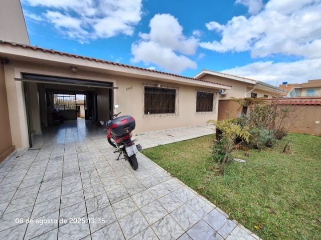 Casa à Venda, 2 Quartos, Garagem, Edícula e Terreno de 360 m²