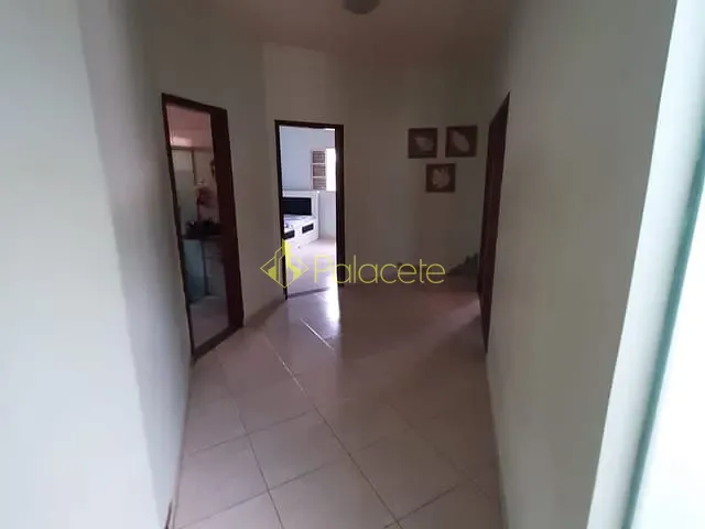 Casa com 300m² 3 quartos e 2 banheiros, à venda, no bairro Portal das Colinas em Guaratinguetá