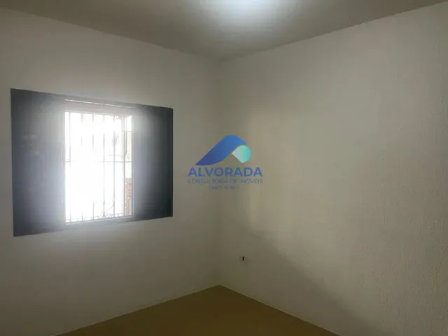 Casa com 10m² 1 quarto e 1 banheiro, para alugar, no bairro Jardim das Indústrias em São José Dos Campos