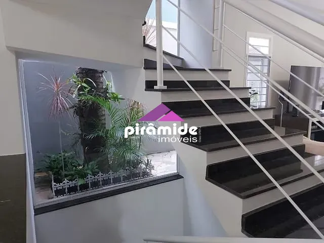 Casa com 360m² 4 quartos e 4 banheiros, à venda, no bairro Urbanova em São José dos Campos