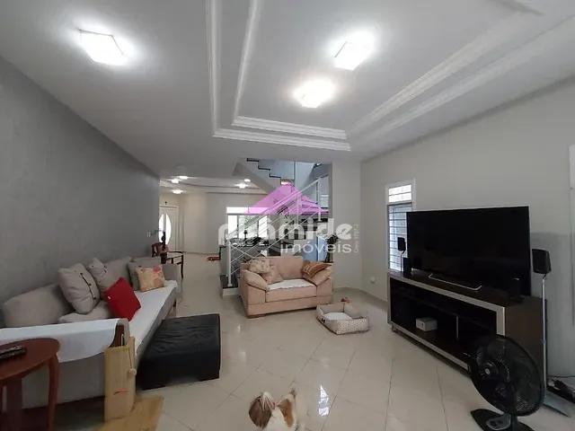 Casa com 360m² 4 quartos e 4 banheiros, à venda, no bairro Urbanova em São José dos Campos