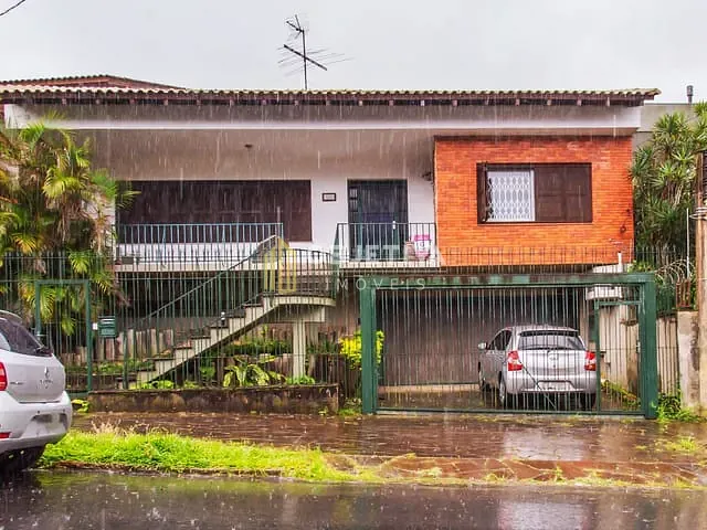 Casa com 350m² 4 quartos e 4 banheiros, à venda, no bairro Chácara das Pedras em Porto Alegre