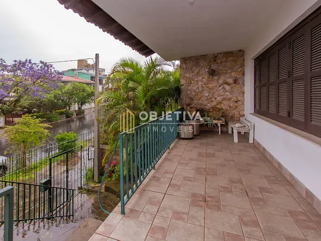 Casa com 350m² 4 quartos e 4 banheiros, à venda, no bairro Chácara das Pedras em Porto Alegre