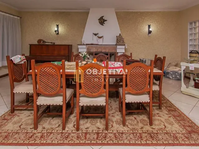Casa com 350m² 4 quartos e 4 banheiros, à venda, no bairro Chácara das Pedras em Porto Alegre