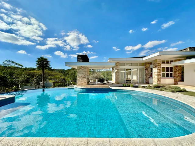 Casa com 5503m² 4 quartos e 6 banheiros, para alugar, no bairro Parque Silvino Pereira em Cotia
