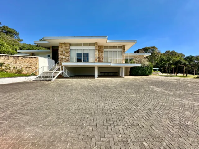 Casa com 5503m² 4 quartos e 6 banheiros, para alugar, no bairro Parque Silvino Pereira em Cotia