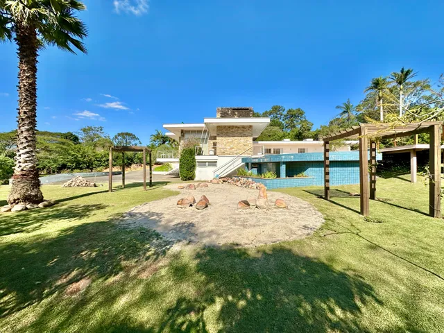 Casa com 5503m² 4 quartos e 6 banheiros, para alugar, no bairro Parque Silvino Pereira em Cotia