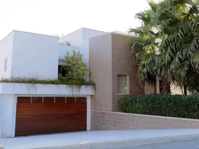 Casa com 555m² 3 quartos e 4 banheiros, à venda, no bairro Golf Gardens em Carapicuíba