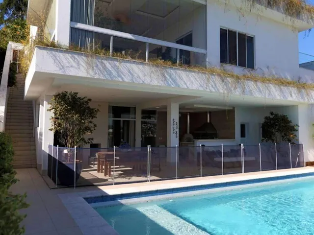 Casa com 555m² 3 quartos e 4 banheiros, à venda, no bairro Golf Gardens em Carapicuíba