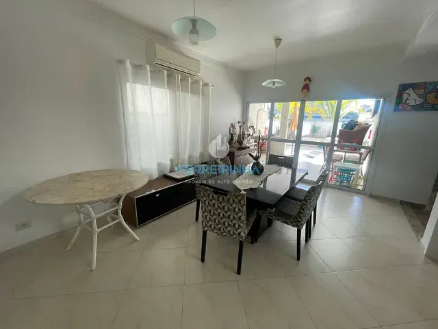 Casa com 253m² 4 quartos e 3 banheiros, à venda ou para alugar, no bairro Urbanova VI em São José dos Campos
