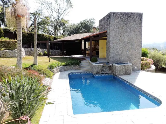 Casa com 958m² 3 quartos e 3 banheiros, à venda, no bairro Terras do Madeira em Carapicuíba