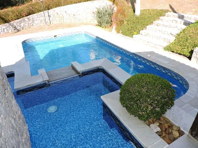Casa com 958m² 3 quartos e 3 banheiros, à venda, no bairro Terras do Madeira em Carapicuíba