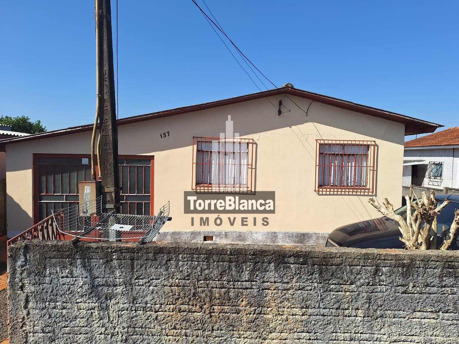 Casa à venda com 2 quartos, 100m² - Foto 1