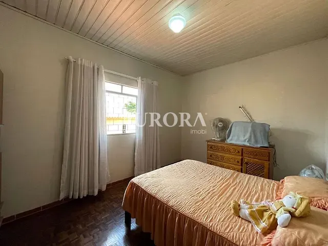 Casa com 275m² 3 quartos e 2 banheiros, à venda, no bairro Shangri-lá em Londrina