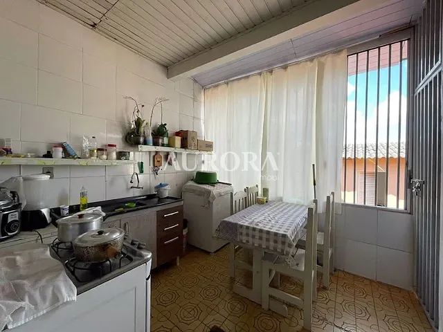 Casa com 275m² 3 quartos e 2 banheiros, à venda, no bairro Shangri-lá em Londrina