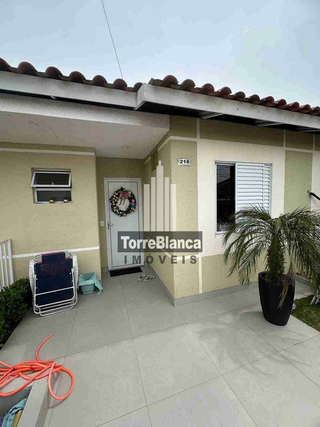 Casa à venda com 2 quartos, 80m² - Foto 1
