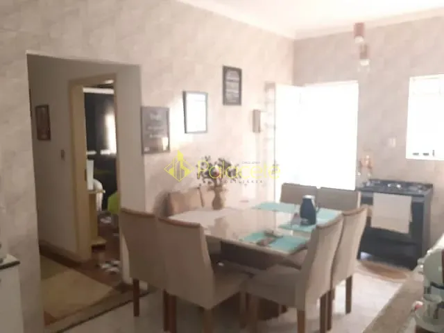 Casa com 250m² 3 quartos e 2 banheiros, à venda, no bairro Abaete em Taubaté