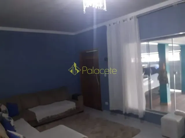 Casa com 250m² 3 quartos e 2 banheiros, à venda, no bairro Abaete em Taubaté