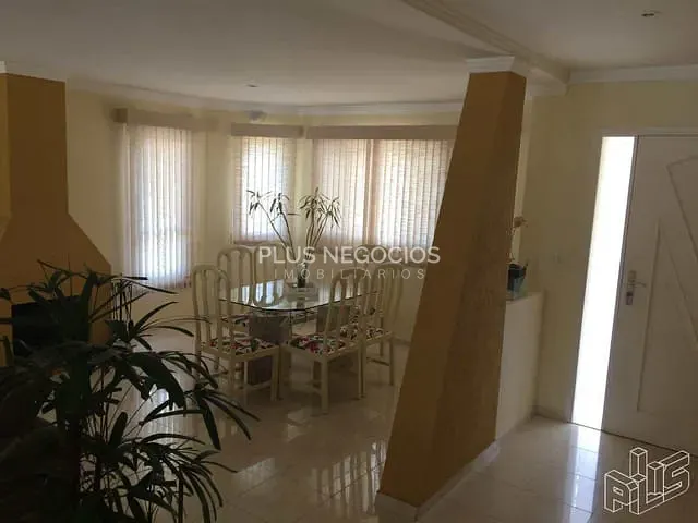 Casa com 350m² 4 quartos e 5 banheiros, à venda, no bairro Centro em Araçoiaba da Serra