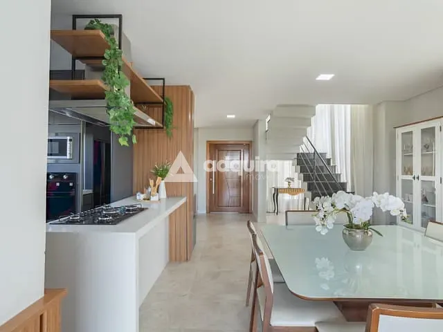 Sobrado com 200m² 3 quartos e 3 banheiros, à venda ou para alugar, no bairro Contorno em Ponta Grossa