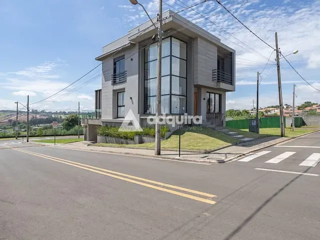 Sobrado com 200m² 3 quartos e 3 banheiros, à venda ou para alugar, no bairro Contorno em Ponta Grossa