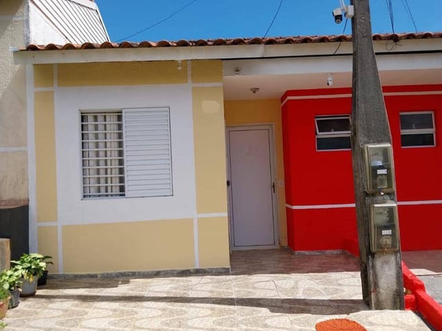 Casa em condomínio à Venda.