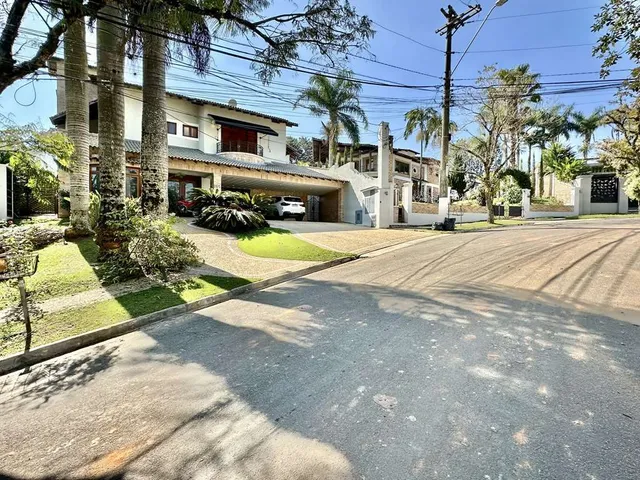 Casa com 1315m² 5 quartos e 8 banheiros, à venda ou para alugar, no bairro São Paulo II em Cotia