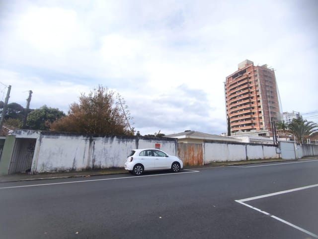Casa à venda, 3 suítes, salão de festas, 924m2 de terreno, Bairro Órfãs.