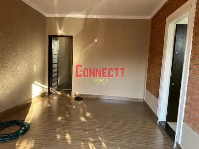 Casa 3 quartos e 2 banheiros, à venda, no bairro Vila Tibério em Ribeirão Preto
