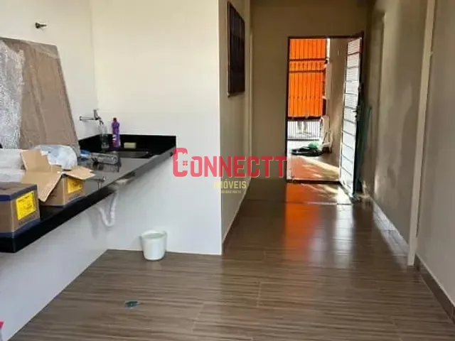 Casa 3 quartos e 2 banheiros, à venda, no bairro Vila Tibério em Ribeirão Preto