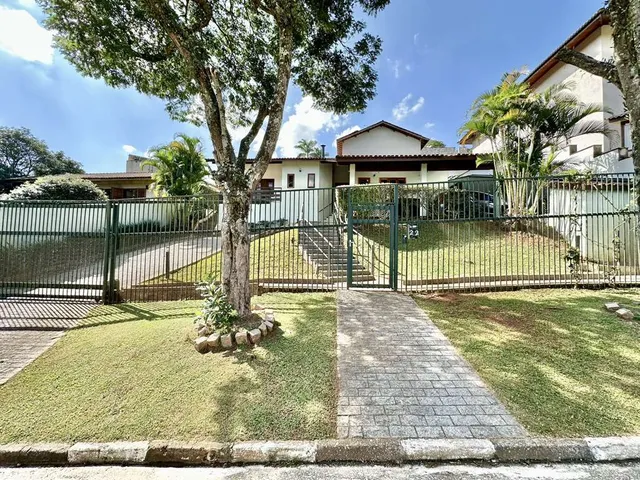 Casa com 736m² 4 quartos e 5 banheiros, à venda, no bairro Águas da Fazendinha em Carapicuíba