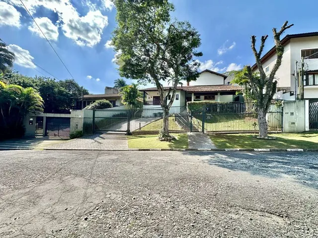 Casa com 736m² 4 quartos e 5 banheiros, à venda, no bairro Águas da Fazendinha em Carapicuíba
