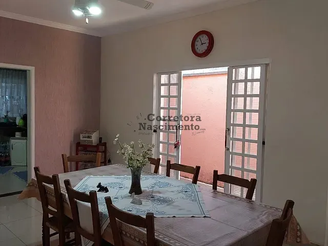 Casa com 250m² 4 quartos e 3 banheiros, à venda, no bairro Jardim Luiza em Jacareí